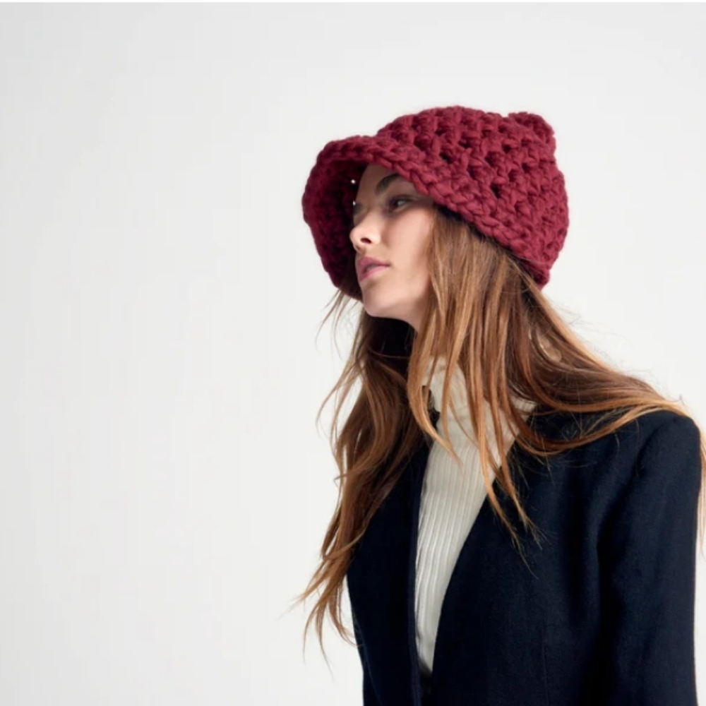 NWT Free People Loopy Mango Brim Hat Pompom Handknit Beanie Bordeaux